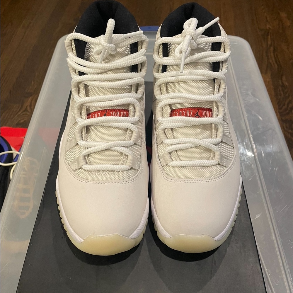 Air Jordan 11 platinum